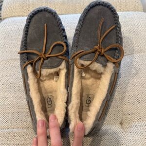 LIKE NEW!! UGG Dakota Suede Shearling Lined Moccasin Slippers - Gray